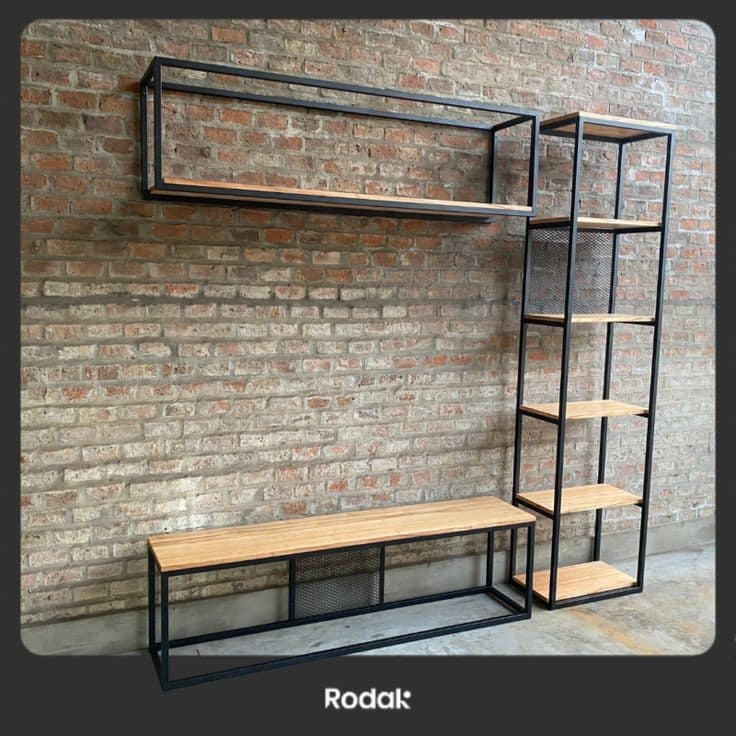 Estantería de estilo industrial con estructura de metal negro y repisas de madera. Incluye banco inferior alargado, estante superior horizontal y estante vertical con cuatro niveles.