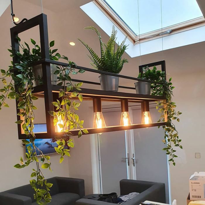 Lámpara colgante con plantas y estilo industrial