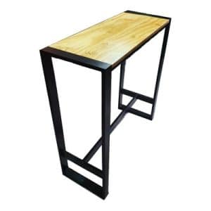 Mesa alta con estructura metálica negra y superficie de madera clara. Diseño moderno, ideal para bares o cocinas.