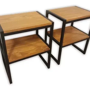 Mesas auxiliares de madera con estructura metálica negra. Diseño moderno con dos niveles, ideales para sala o habitación.