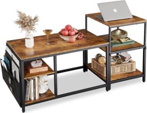 Mesa de centro de madera con estructura metálica negra, estantes múltiples y soportes laterales para revistas. Ideal para sala de estar, combina estilo rústico y funcionalidad moderna.