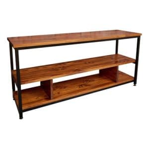 Mesa de madera con tres niveles, estructura metálica negra y acabado en madera natural, ideal para almacenamiento o exhibición en espacios modernos.